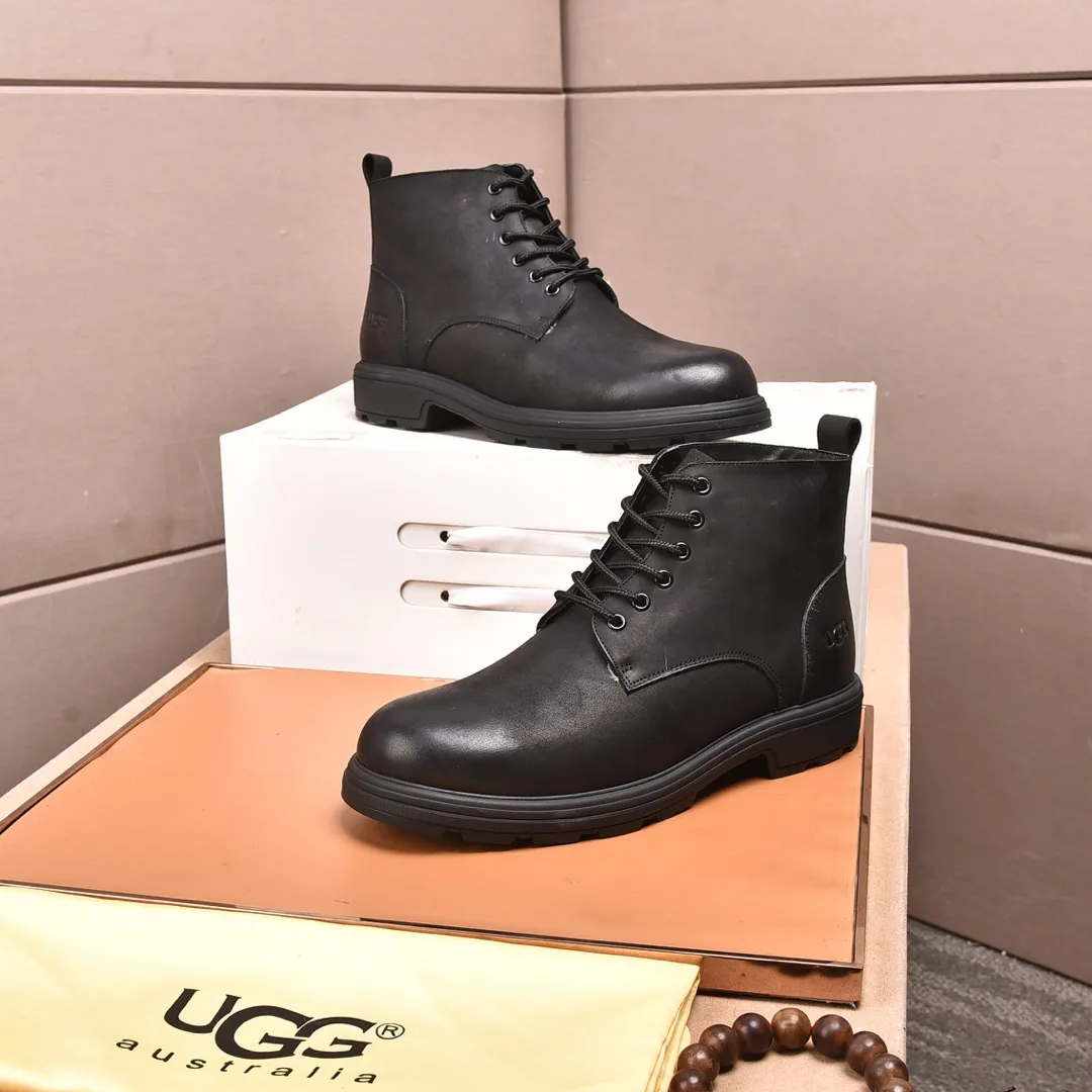 Men's shoes 💰640 (full genuine wool lining, 10% off for fake ones) Please pay attention to the quality of the original item and compare the thickness of the wool 🏮🏮 Popular UGG men's shoes from Australia's warm luxury brand, the official website is synchronized, Beckham men's style..., made of imported first-layer waxed cowhide, waxed toe cap, Australian real wool velvet lining Carefully sewn...Imported rubber Martin boots outsole (comfortable, soft and wear-resistant). I really like the quality..Exquisite workmanship. You can't put it down at first sight. Size 39-44
